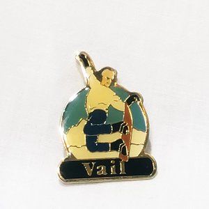 Vail Snowboard Winter Sports Snowboarding Lapel Pin 1" Gold Tone Blue Enamel